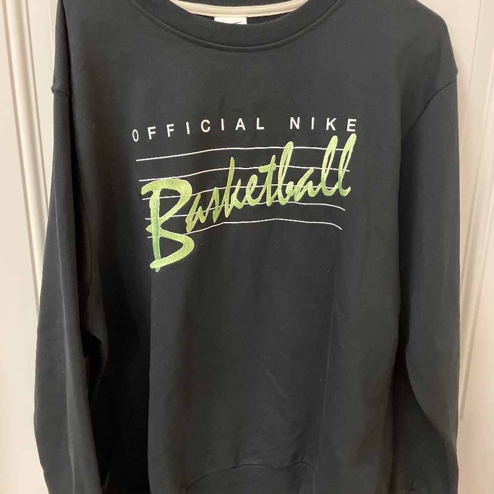 Barely worn Nike sweatshirt